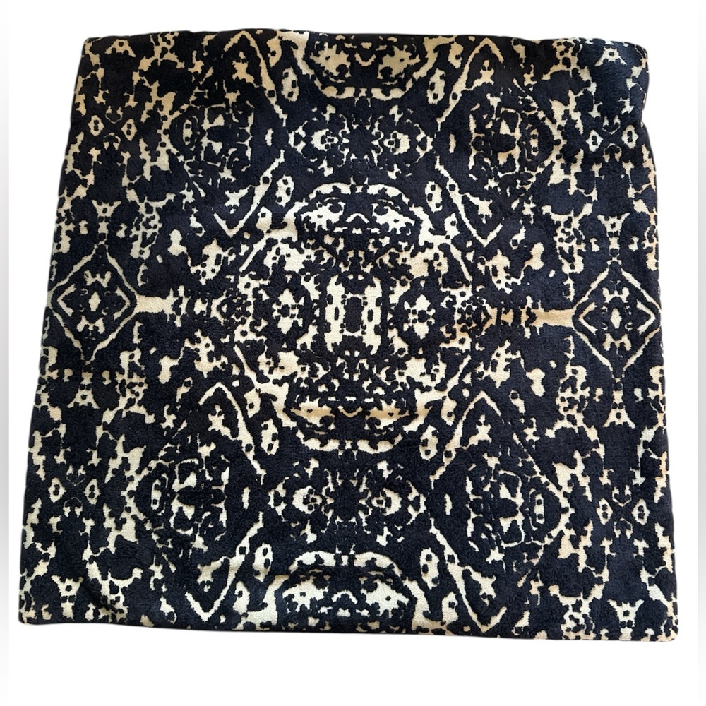 Villa Navy and Cream Velvet Texture‎ Patterned Pillow Cover